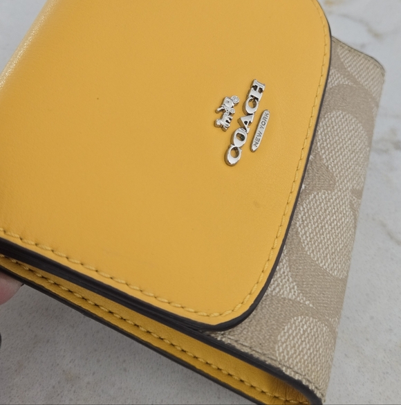 Coach Signature Wallet - Picture 5 of 14